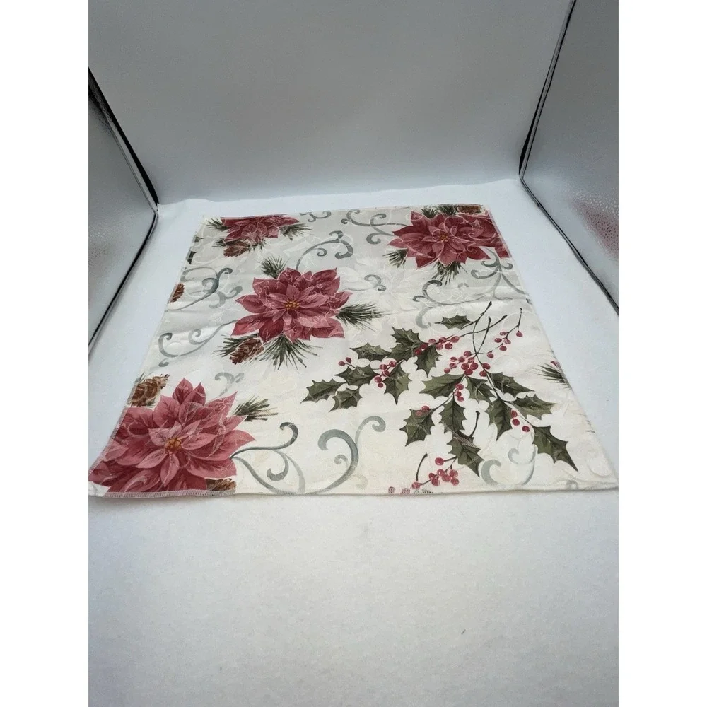 Christmas Holiday Time Poinsetta Filgree Napkin Set of 4‎
